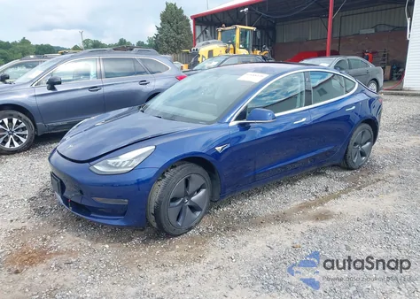 2018 Tesla Model 3 Long Range/Mid Range z USA, uszkodzony, nr VIN 5YJ3E1EA5JF027025